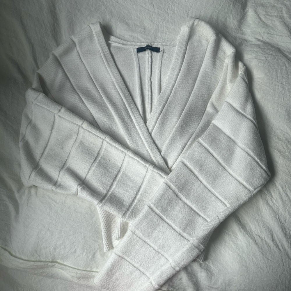 Elegant classy v lined sweater